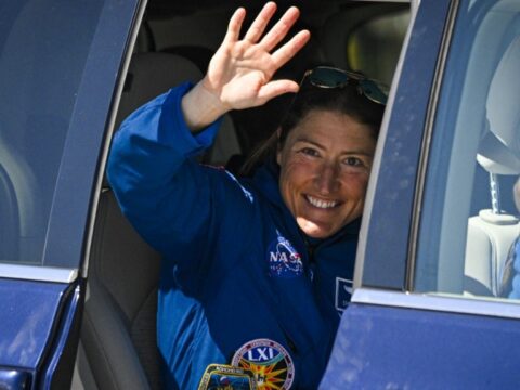 NASA astronotları Ay görevine hazır