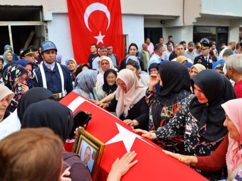 Turkiye sehidine agliyor uzman cavus mehmet demirbas gozyaslariyla ugurlandi xKULLJFJ